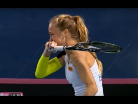 Tennis Player Can&#039;t stop laughing at the opposite player mistake